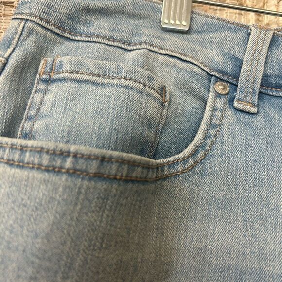 Stlye & CO Ladies Size 18 W Blue Jeans With Flowers - Picture 7 of 7